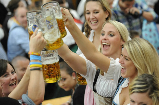 休假制度：欧洲最享受 亚洲最勤奋冰球突破豪华版app盘点各国带薪(图4)